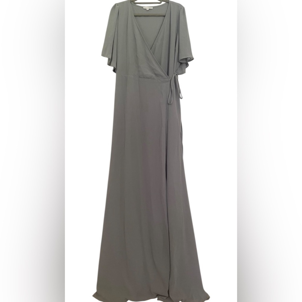 Elegant Gray Wrap Dress - Picture 5 of 8